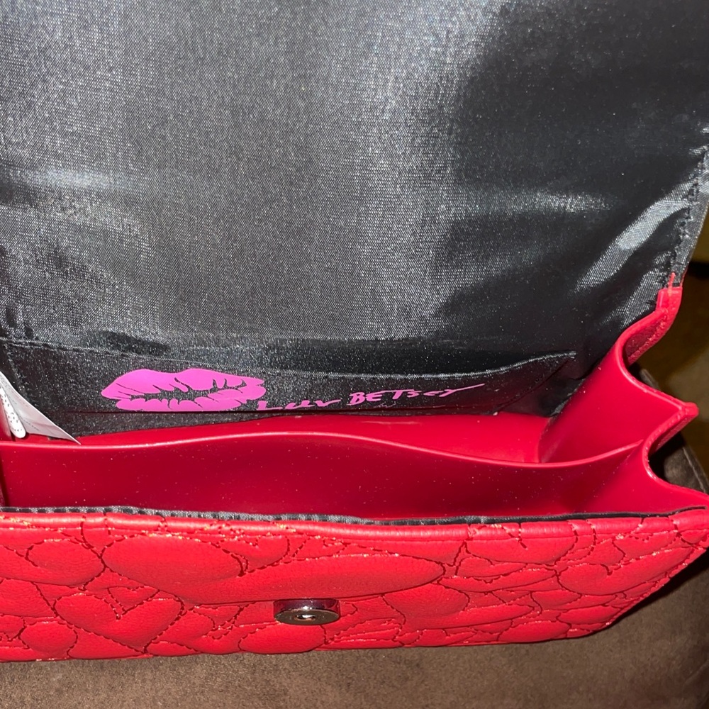 Luv Betsy Betsy Johnson Red Quilted Heart Top-Handle Crossbody Bag 5x7x3 - Picture 5 of 8